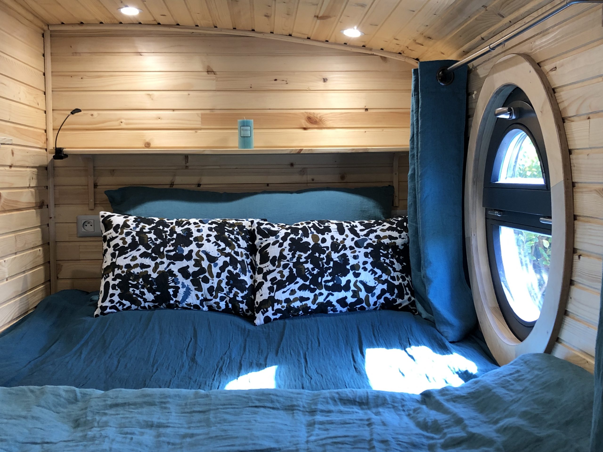 1_Roulotte_karantez_hebergement_insolite_porspoder_finistere_bretagne_Gites_o_bien_etre_massage_2604 Cottage Drogou Gîte O bien-être massage Séjour bien-être en hébergement insolite : roulotte Karantez à 800 mètres des plages Pour 1 à 4 personnes En toute confiance : labellisée Clévacances Sur place espace détente O bien-être massage : massages, jacuzzi, sauna infrarouge, luminothérapie et tisanerie Bretagne, Finistère, Porspoder